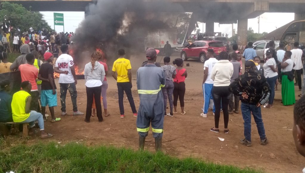Kizaazaa Githogoro, Kiambu, wakazi wakiandamana kwa kukosa umeme
