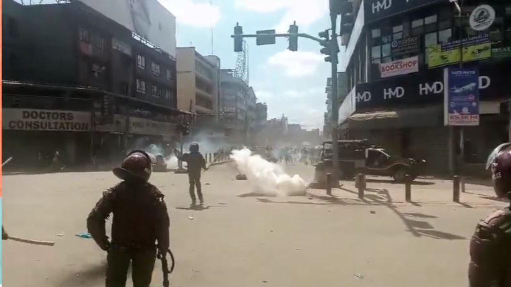 Running battles in Nairobi as police lob teargas to disperse protesters