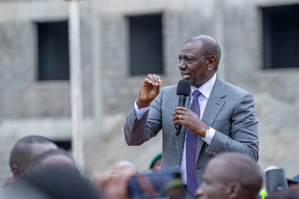 ”Mtu anachoma biashara ya mtu, apigwe risasi miguu”  – President Ruto issues tough warning to violent protesters