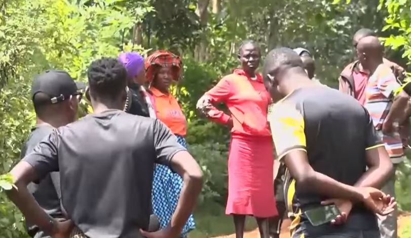Man burnt by mob after killing wife, cooking her body, and feeding it to their children
